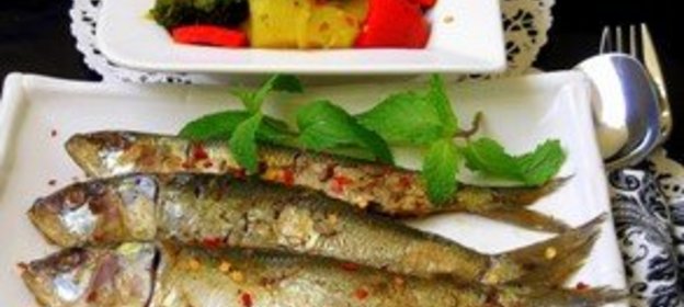 Сардины пряные запечёные в духовке,гарнир овощи-карри