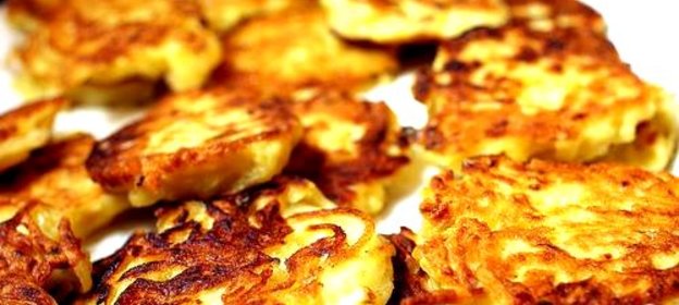 Картофельные оладьи с икрой