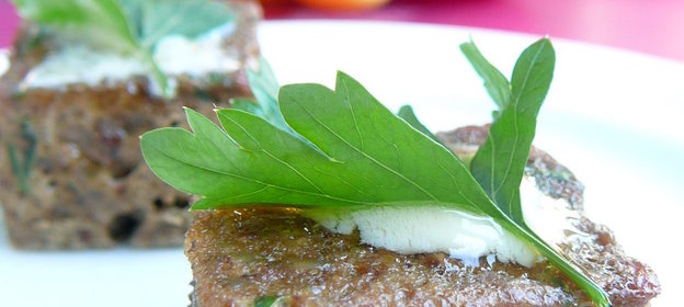 Запеканка из гречки с печенью и петрушкой