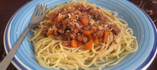 Спагетти с соусом болоньез