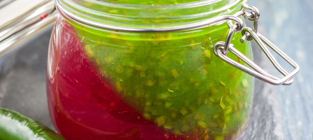 Желе из красной смородины и жгучего зеленого перца