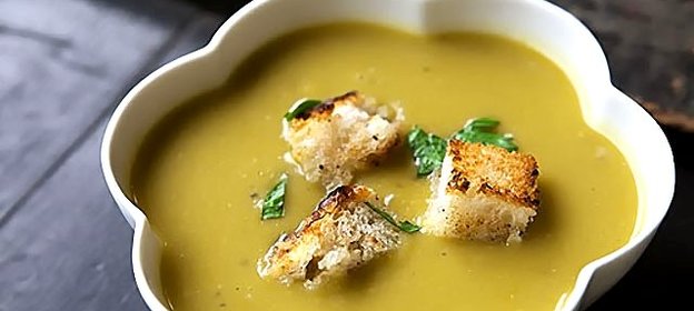 Гороховый суп на курином бульоне