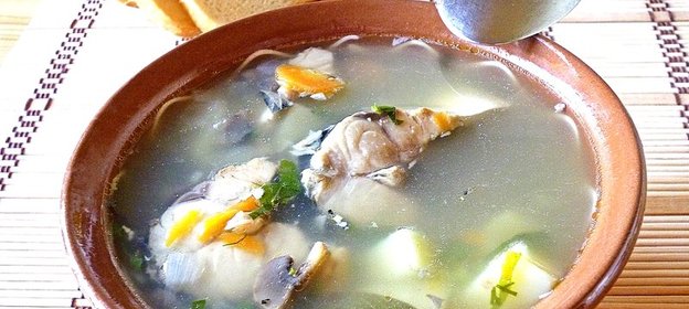 Уха из скумбрии с грибами