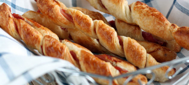 Слоеные палочки с ветчиной