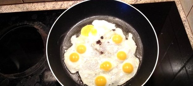 Яичница из перепелиных яиц