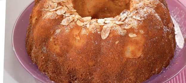 Яблочный кекс с миндалем
