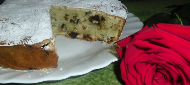 Пирог с яблоками, орехами и шоколадом