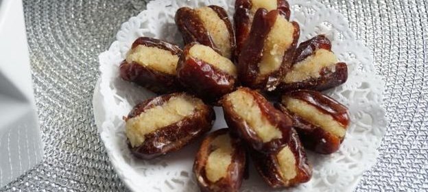 Финики, фаршированные миндалем