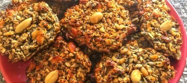 Диетическое печенье с орехами без муки и сахара