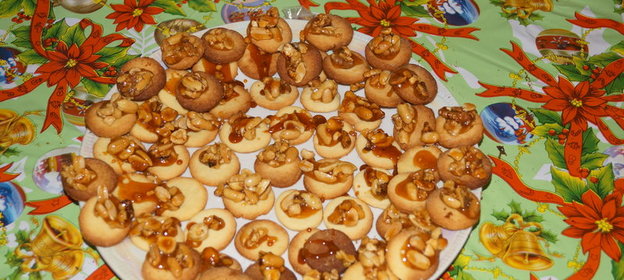 Печенье с орехами и карамелью