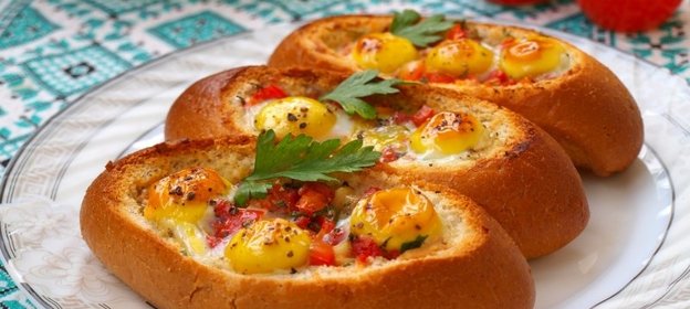 Булочки запечённые с перепелиными яйцами