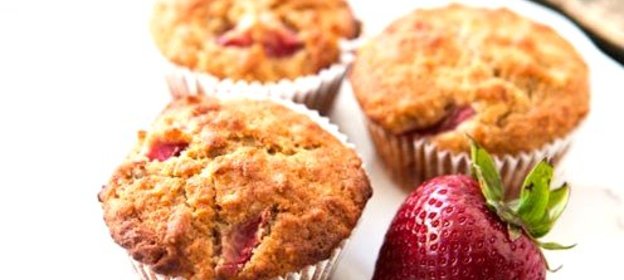 Мини-маффины с клубникой и рикоттой