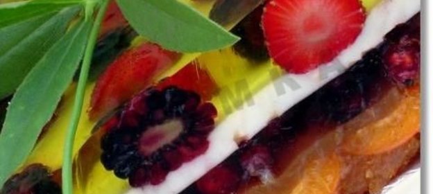 Желейный торт с ягодами