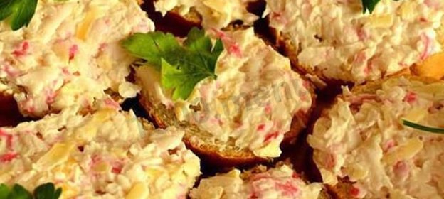 Бутерброды с крабовыми палочками и сыром