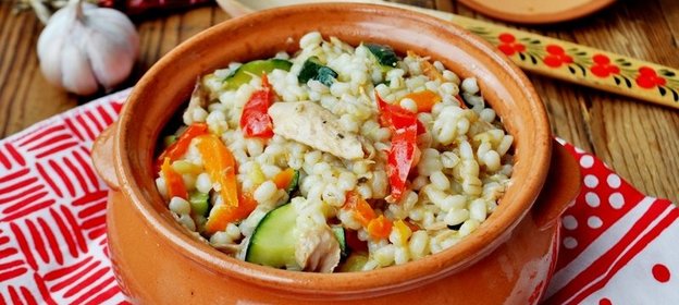 Перловая каша с овощами и тунцом