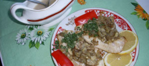 Морской окунь с баклажанами и коричным соусом