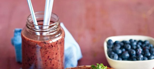 Смузи из граната с черникой