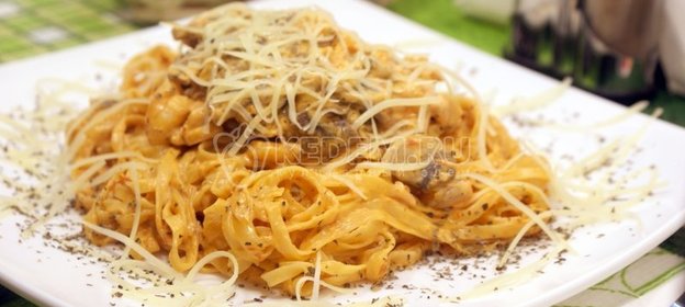 Паста с шампиньонами и креветками