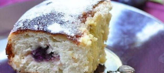 Булочки со сливой и маскарпоне