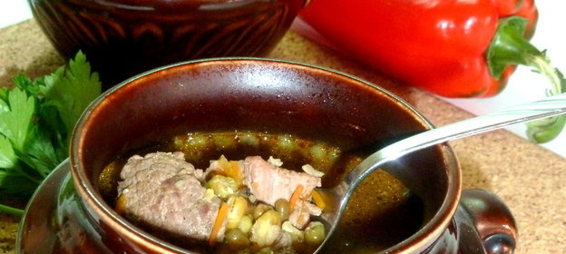 Баранина тушеная с машем в порционных горшочках в ароматном бульоне( дуэль)