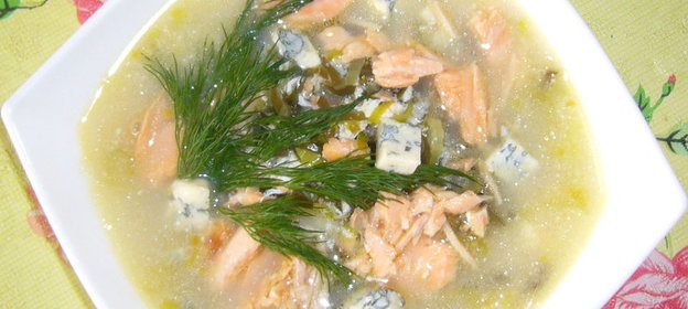 Суп рыбный густой с морской капустой и сыром
