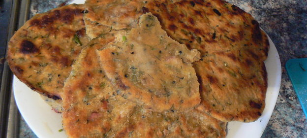 Лепешки из смеси кукурузной и пшеничной муки