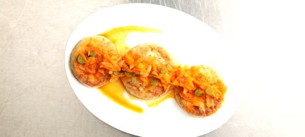 Медальоны из щуки с маринадом из корнишонов