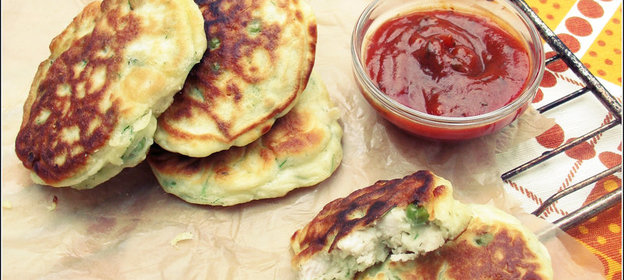 Оладьи с курицей и горошком