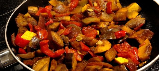 Овощи в красном вине и соевом соусе