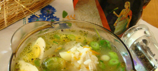 Суп с брюссельской капустой и рисом на курином бульоне