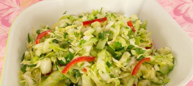 Салат из свежей капусты, огурцов и болгарского перца