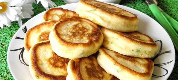 Оладьи на кефире с зеленым луком