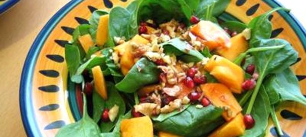 Салат с хурмой и орехами