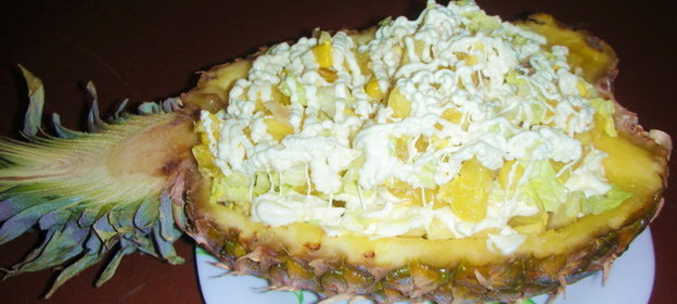 Салат с ананасом