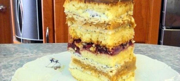 Пляцок вишневый с безе и шоколадом