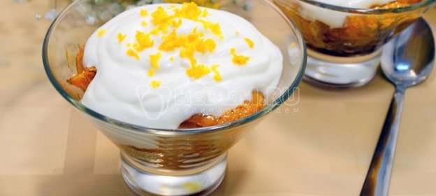 Десерт из апельсинов с взбитыми сливками