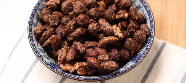 Карамелизированные орехи с корицей, имбирем и кофе