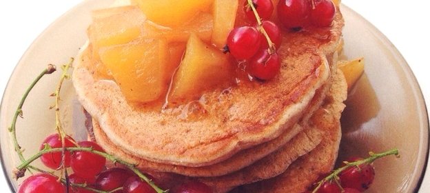 Веганские оладьи с яблочным соусом