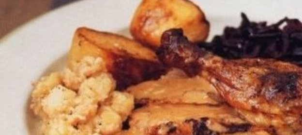 Салат с сыром и орехами