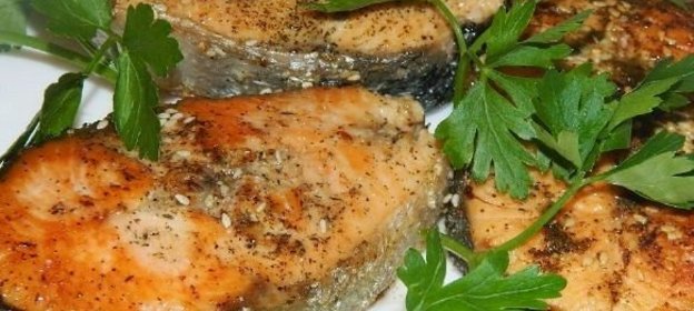Стейк из семги с кунжутом