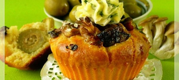 Сырные кексы с оливками, грибами и паприкой «Для сырофреников и мачо»