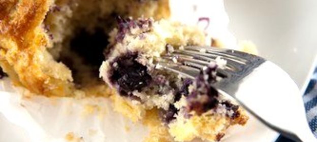 Кукурузные маффины с черникой