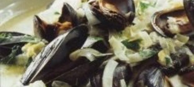 Яичница с зеленью и овощами