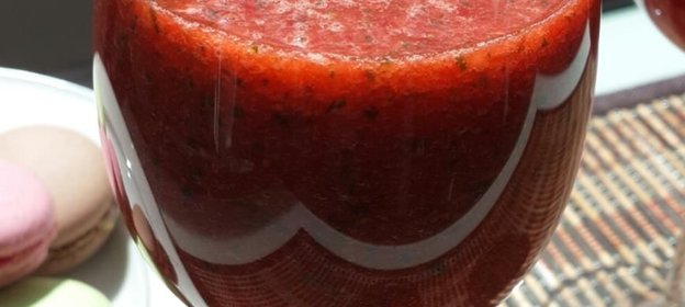 Клубнично-базиликовый смузи