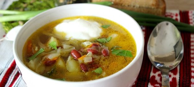 Щи с фасолью на курином бульоне