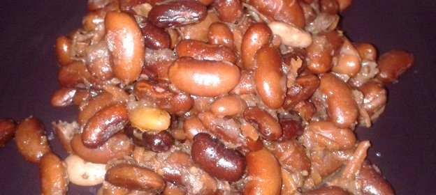 Тушеная фасоль с чесноком