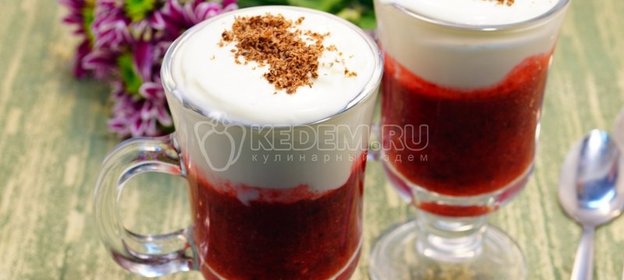 Брусничный смузи со сливками