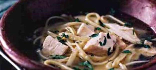 Лапша на курином бульоне