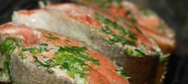 Стейки нерки на гриль-доске