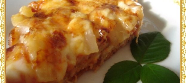 Пицца с ананасом и ветчиной